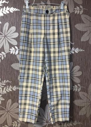 Стильні брюки в клітинку
