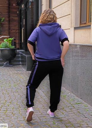 Молодіжний жіночий костюм для прогулянок із двонитки футболка з капюшоном та штани з лампасами батал арт 8225 фото