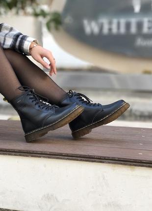 Трендовые женские ботинки полусапожки dr. martens чёрные5 фото