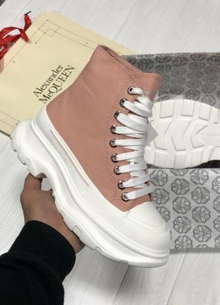 Шикарные женские высокие кроссовки кеды alexander mcqueen tread slick пудровые1 фото
