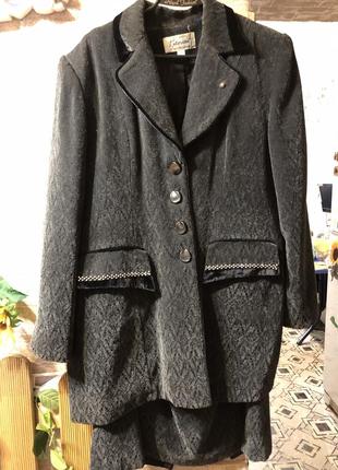 Костюм жіночий