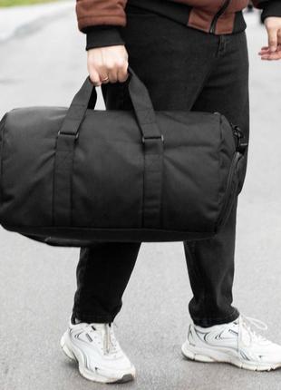 Дорожная спортивная сумка с отделом для обуви черная тканевая для тренировок вместительная на 31 л8 фото