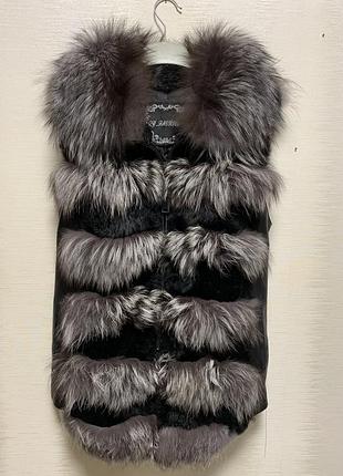 Меховая жилетка