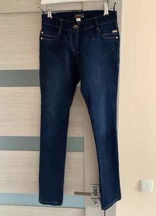 Новые стильные джинсы