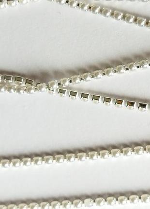 Лента стразовая жемчужина белого цвета в серебристой оправе 2 мм5 фото
