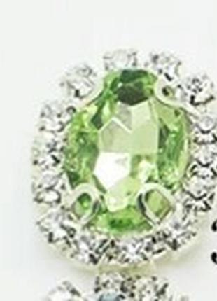 Камень в серебристой оправе 2*1,5 см светло-зеленый