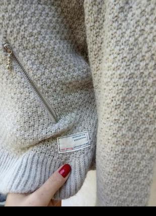 Интересный вязаный  шерстяной пуловер на молнии с вышевкой .8 фото