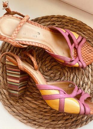 Яркие летние босоножки #кожаные сандали