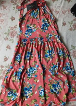 Платье лососевого цвета в цветочный принт с завязкой на шее4 фото