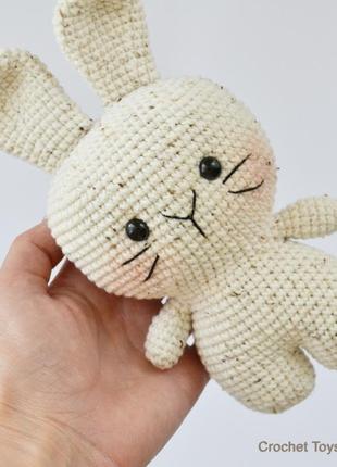 Іграшка заєць, в'язана іграшка зайченя, зайчик в'язаний гачком, зайчик амігурумі6 фото