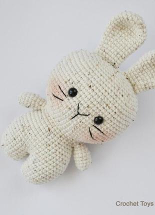 Іграшка заєць, в'язана іграшка зайченя, зайчик в'язаний гачком, зайчик амігурумі4 фото