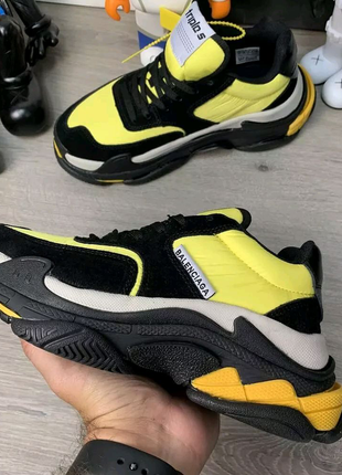 Чорно-жовті кросівки balenciaga triple s 2.0