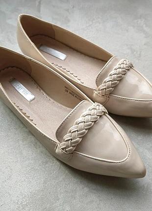Туфли балетки бежевые лаковые lostink