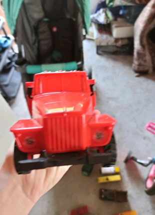 Продам іграшкову бортову вантажівку.