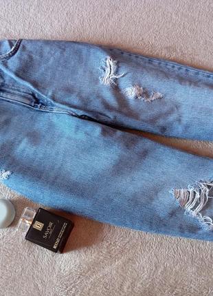 Базові цупкі джинси mom з потертостями4 фото