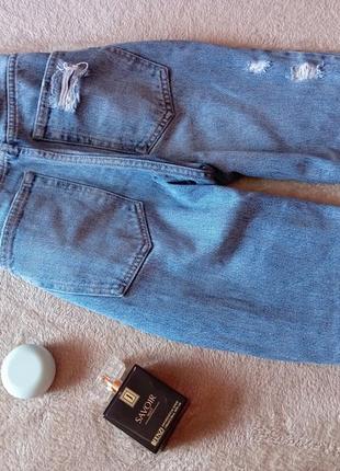 Базові цупкі джинси mom з потертостями5 фото