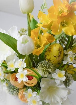 Весняна композиція з тюльпанами, нарцисами та мімозою.2 фото