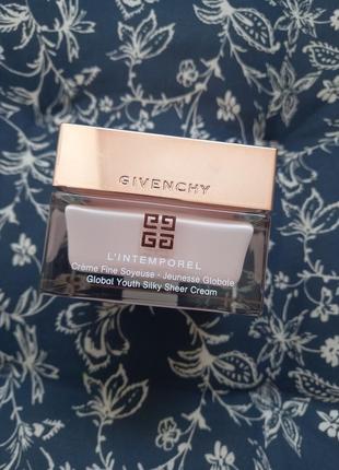 Ніжний крем для обличчя - givenchy l'intemporel global youth silky sheer cream
givenchy/l intemporel