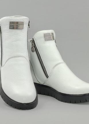 Жіночі черевики зимові білі 38 розмір