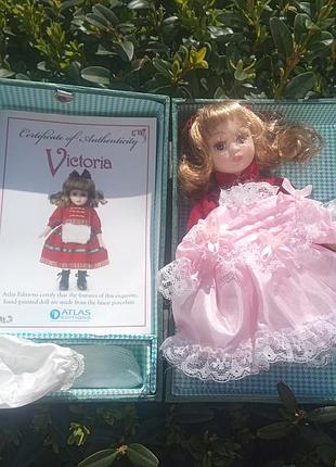 Фарфоровая кукла с сертификатом аутентичности .новая