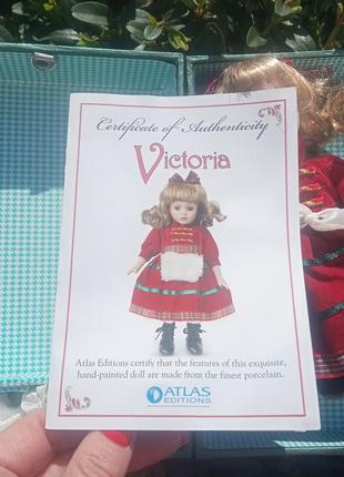 Фарфоровая кукла с сертификатом аутентичности .новая