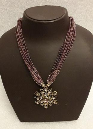 Изумительное шейное украшение