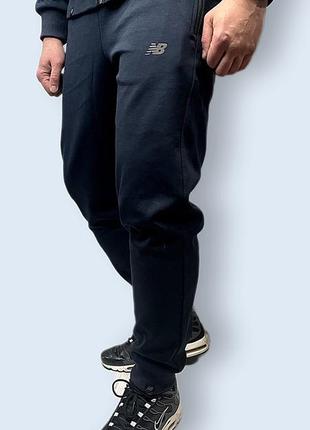Мужской спортивный костюм new balance.