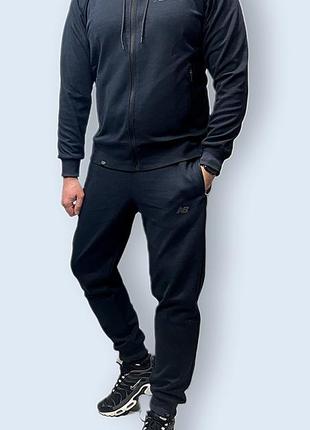 Мужской спортивный костюм new balance.