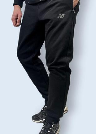 Мужской спортивный костюм new balance.