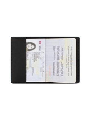 Шкіряна обкладинка на паспорт чорна2 фото