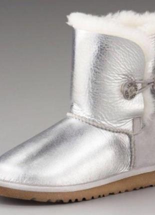 Ugg bailey button metallic silver