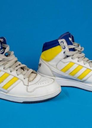 Оригінальні кросівки adidas originals4 фото