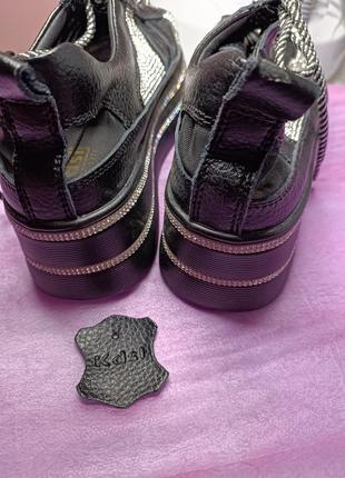 Женские кожанные кроссовки со стразами5 фото