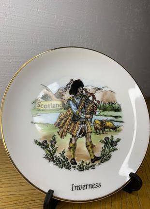 Порцелянова декоративна шотландська тарілочка з підставкою