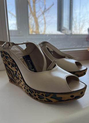 Жіночі шкіряні босоніжки