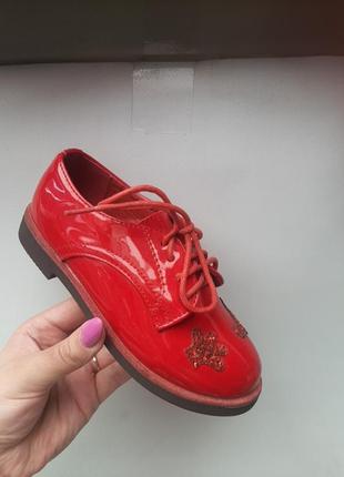 Туфли детские красные лаковые микки маус на шнурках