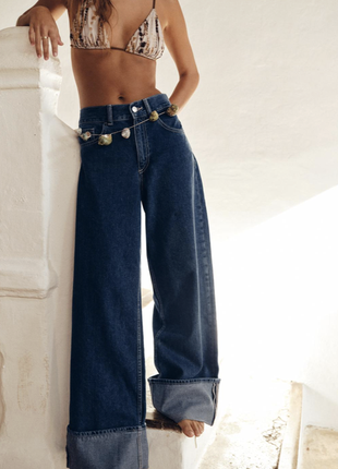 Стильные широкие джинсы с высокой посадкой