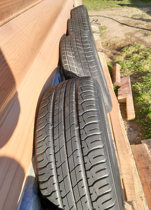 Продам 4 шини (pirelli 3 шт./dunlop 1 шт.) + 1 диск r14