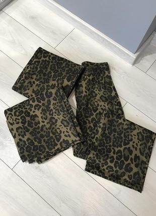Трендовые брюки леопардовые джинсы в леопардовый принт размер хс с м5 фото