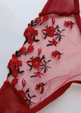 Комплект сексуальної жіночої білизни в сіточку з вишивкою3 фото