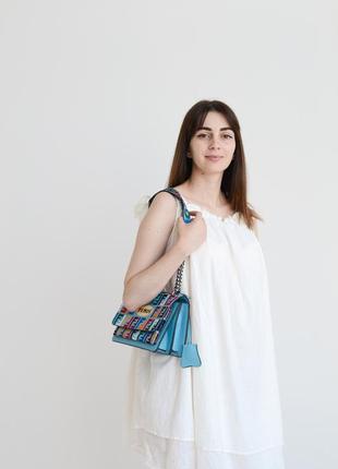 Женская сумка текстиль fendi брендована, принт логотип на цепочке фенди крос боди5 фото