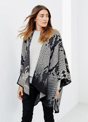 Тепла накидка-пончо у зміїний принт оversize tcm tchibo