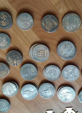 Третий рейх. монеты с гитлером и свастикой3 фото