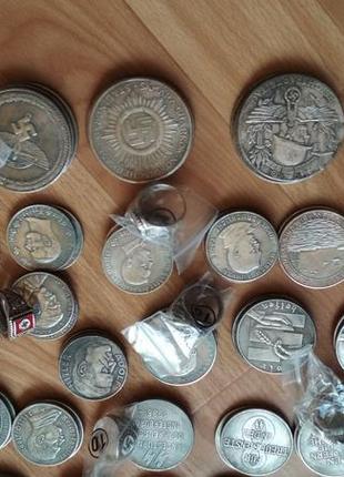 Третий рейх. монеты с гитлером и свастикой5 фото