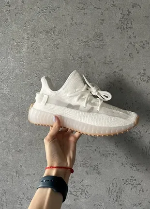 Женские кроссовки adidas yeezy 350 v2 white crema адидас изи буст 350