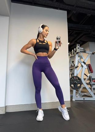 Спортивные бесшовные леггинсы hot с двойным пуш-ап эффектом в фиолетовом цвете