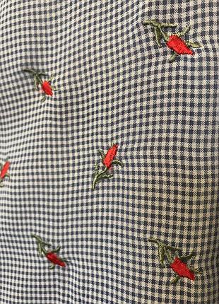 Дуже гарна і стильна брендовий блузка в клітку.