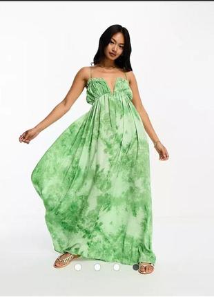 Платье макси с мраморным принтом asos design, глубоким вырезом и присборенным вырезом