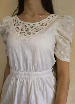 Хлопковое платье с кружевом, женственное платье в горох, платье футляр, белое платье по фигуре4 фото