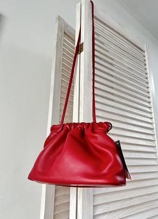 Трендовая сумка классического красного цвета luck sherrys7 фото